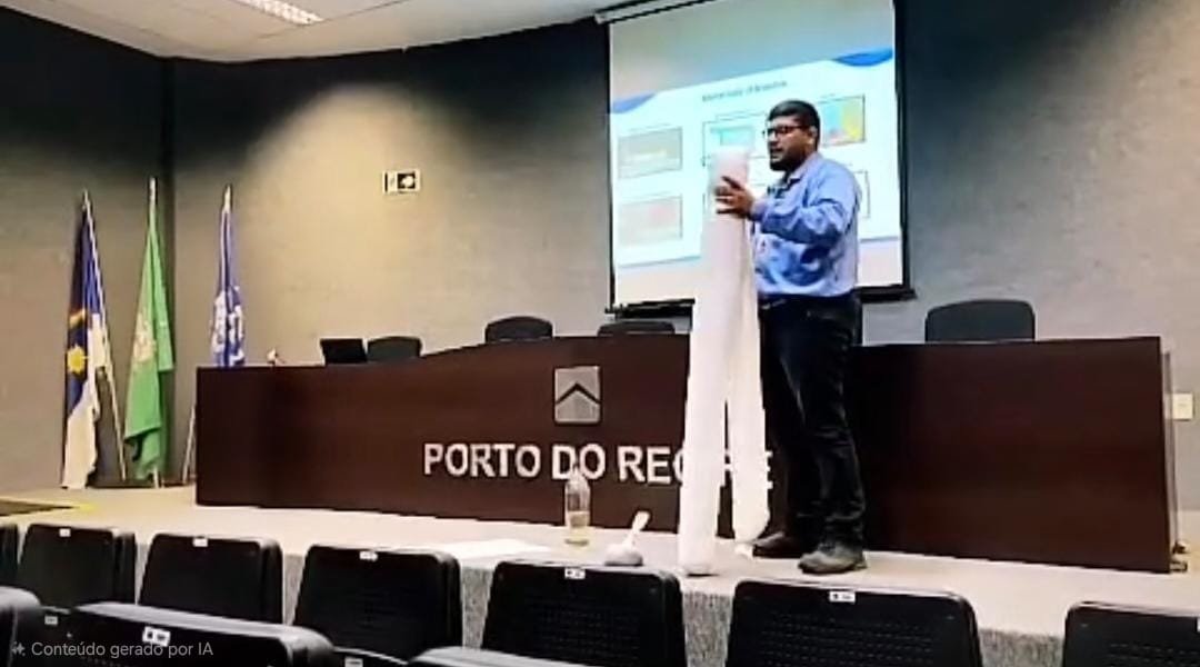 Apresentação técnica em auditório no Porto do Recife.